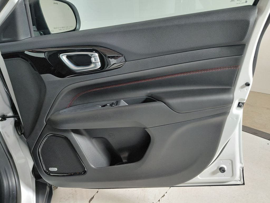 New 2026 Bright White Clear-Coat Exterior Paint Jeep Trailhawk image 14
