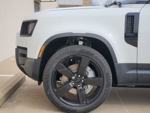 2026 Land Rover Defender 5