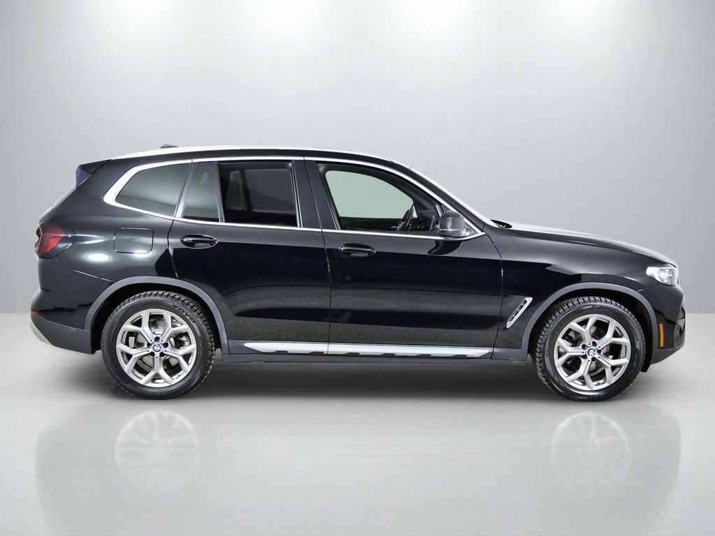 Used 2022 Black BMW xDrive30i image 9