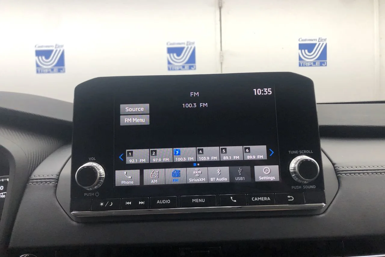 Used 2022 Red Diamond Mitsubishi  image 23