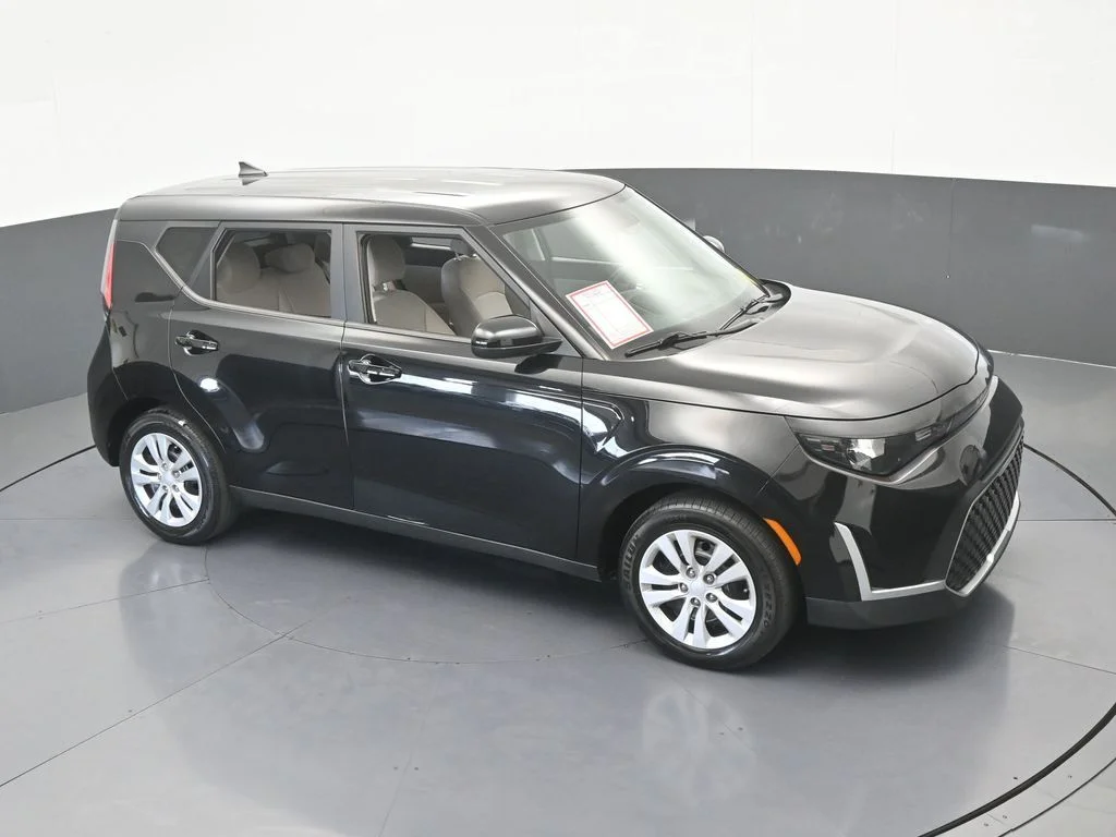 Used 2023 Fusion Black Kia LX image 40