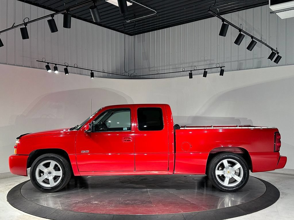 Used 2004 Victory Red Chevrolet NA image 11
