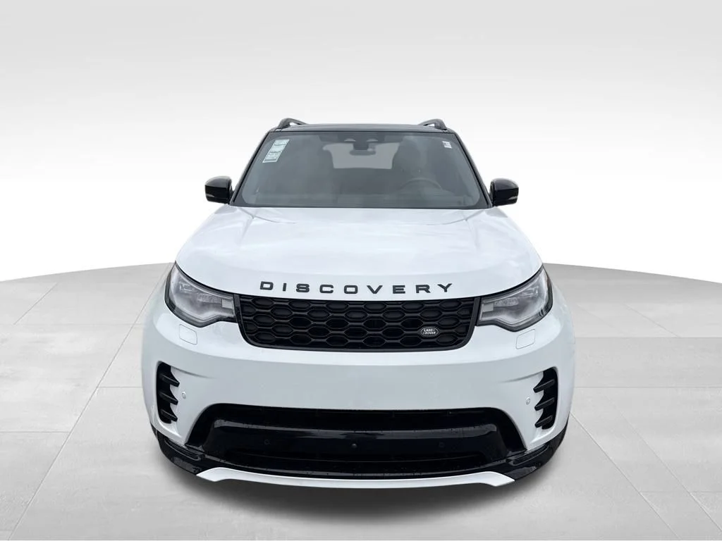 Used 2025 White Land Rover Dynamic SE image 4
