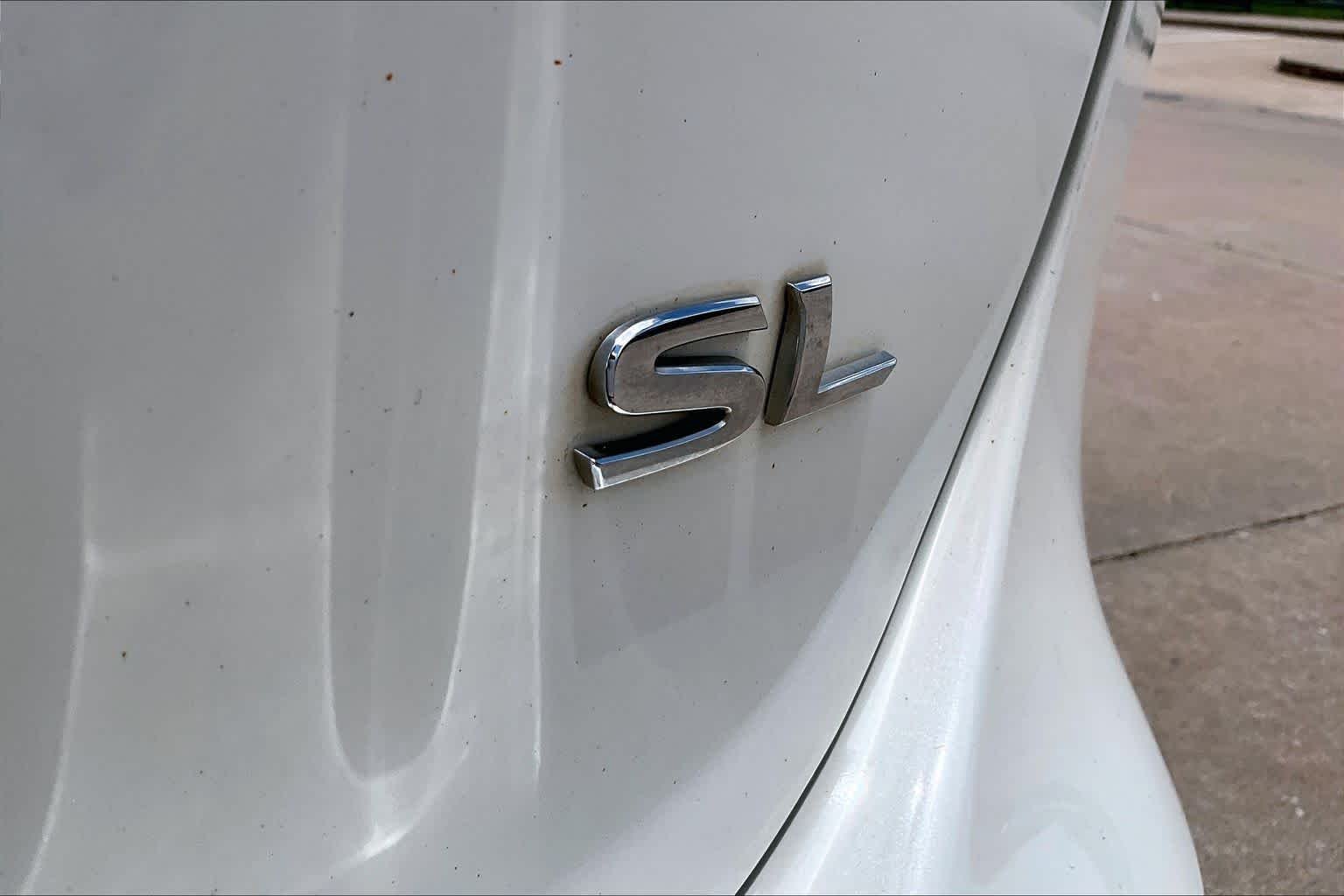 Used 2017 Pearl White Nissan SL image 9