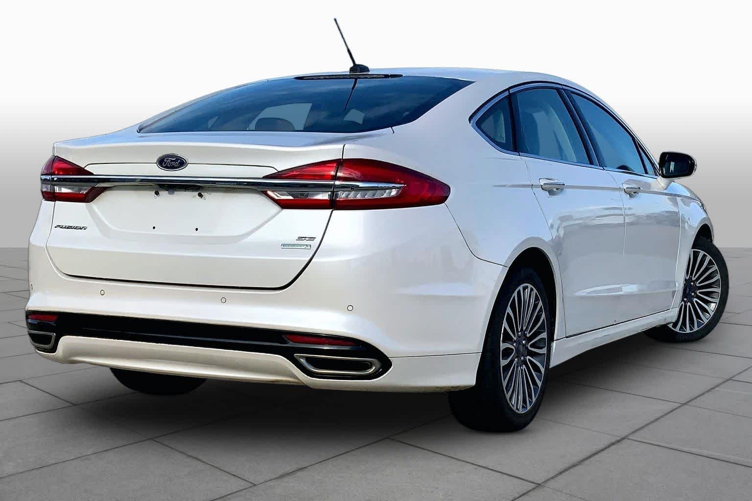 Used 2017 White Platinum Metallic Tri-Coat Ford SE image 13