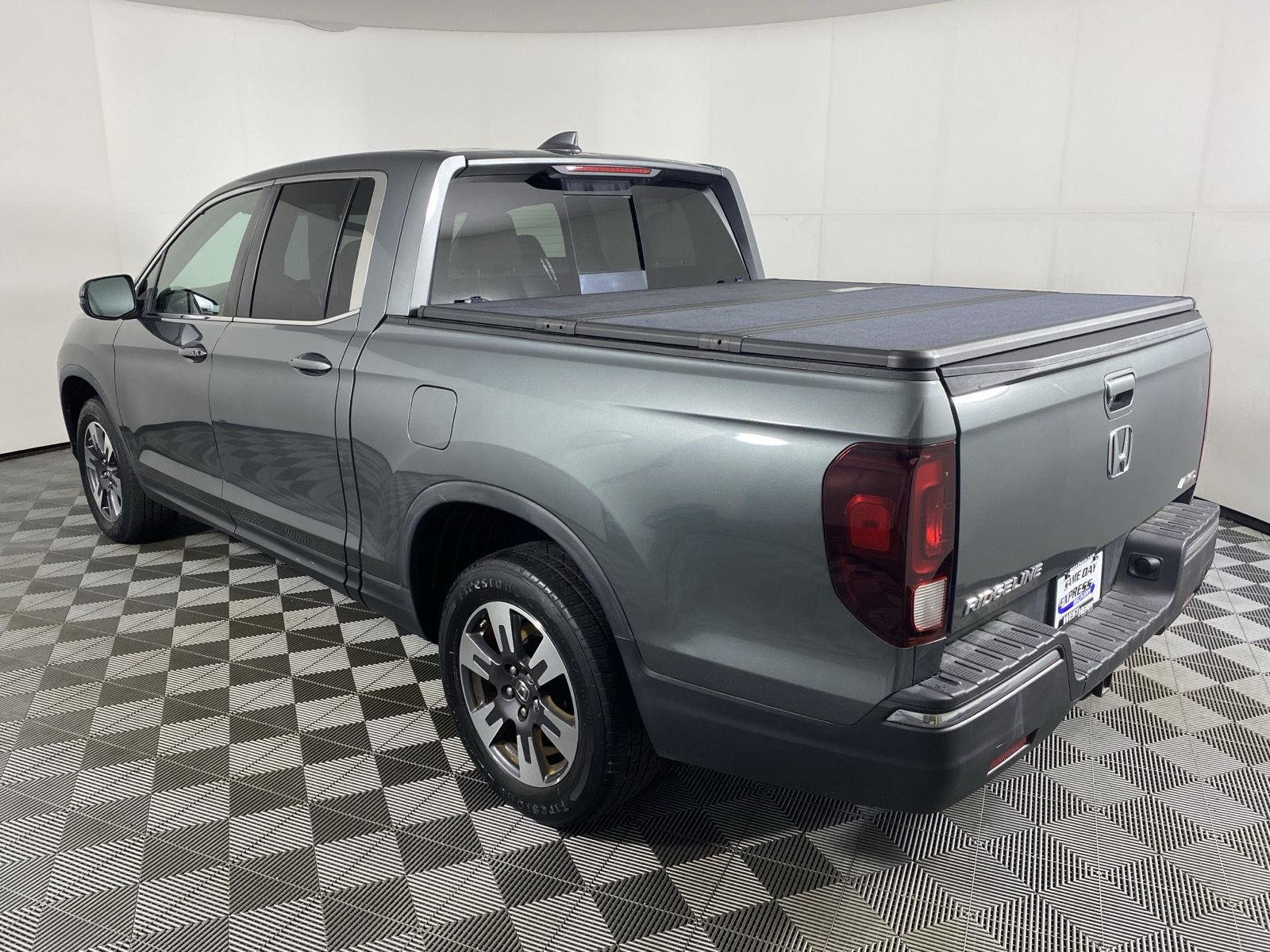 Used 2019 Forest Mist Metallic Honda RTL image 7