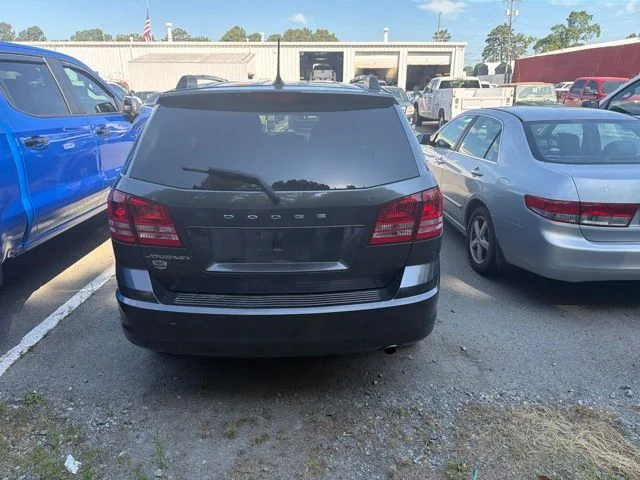 Used 2018 Gray Dodge SE image 8