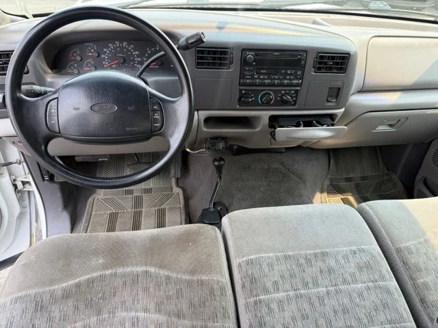 Used 1999 Oxford White Clearcoat Ford XL image 3