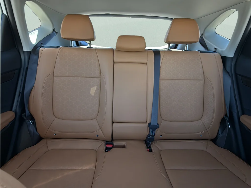 Used 2024 Snow White Pearl Kia SX image 32