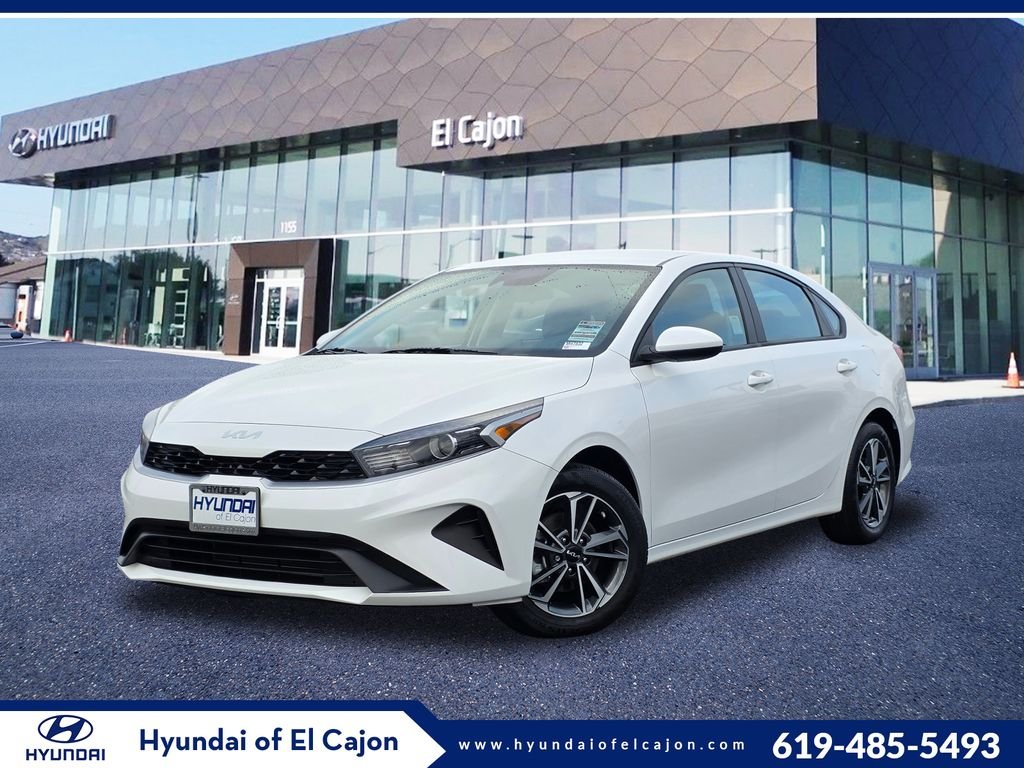 2023 Kia Forte LXS AT's photo