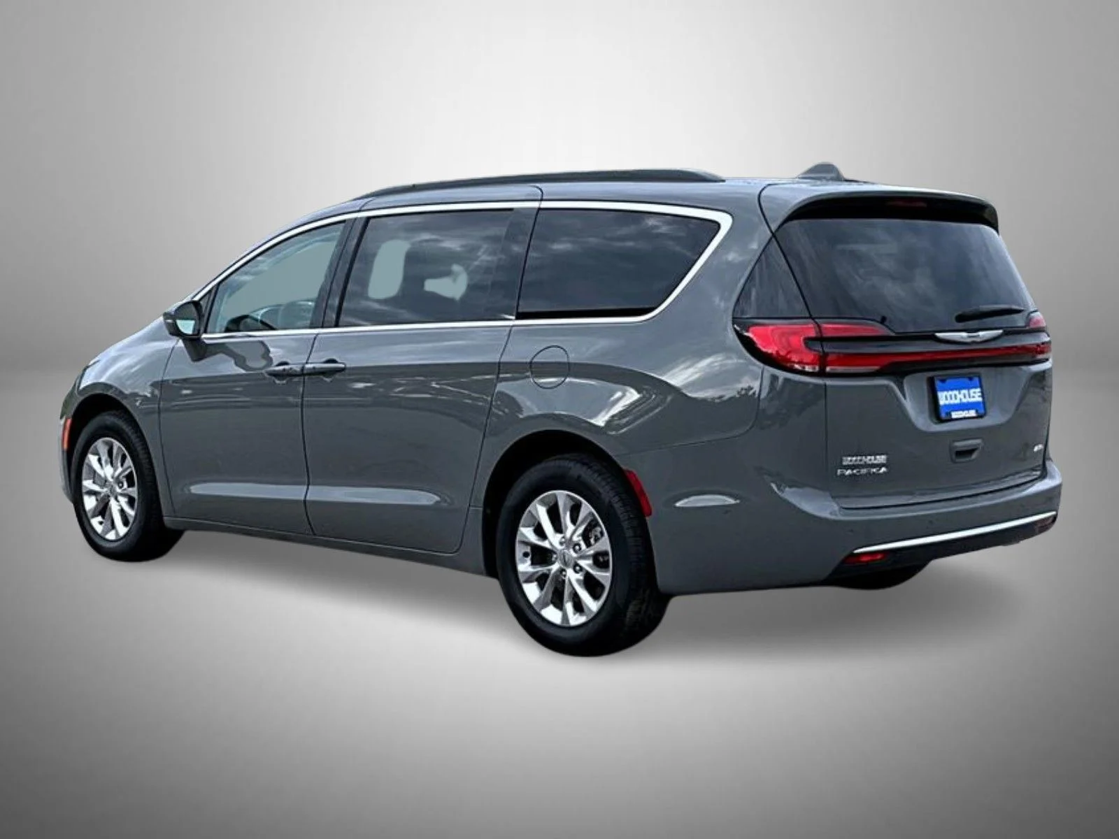 Used 2022 White Chrysler Touring L image 7