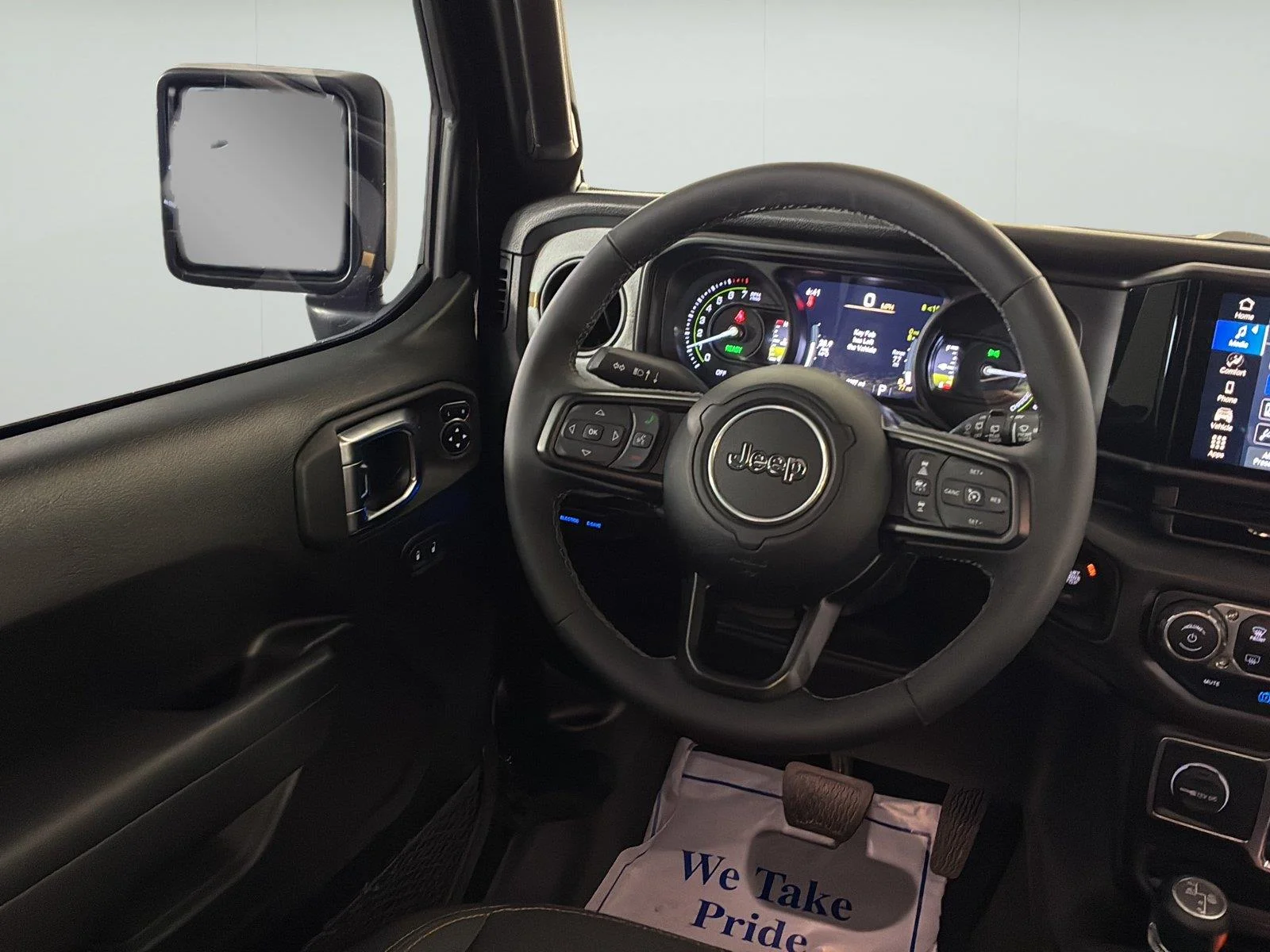 Used 2025 Black Clearcoat Jeep Sport S image 17