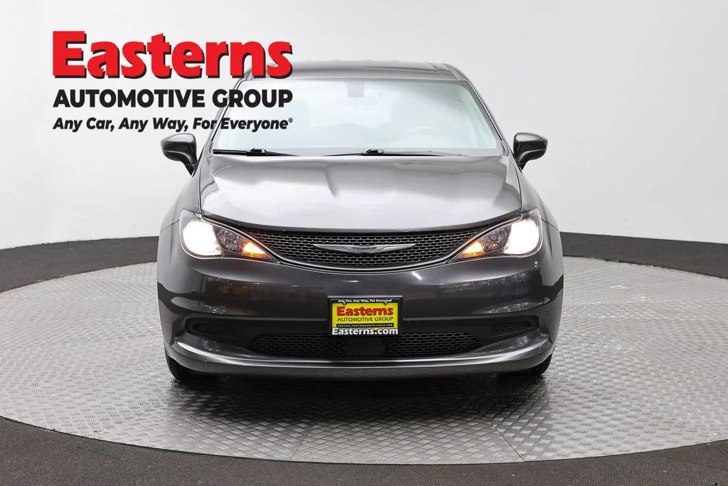 Used 2022 Gray Chrysler LX image 2