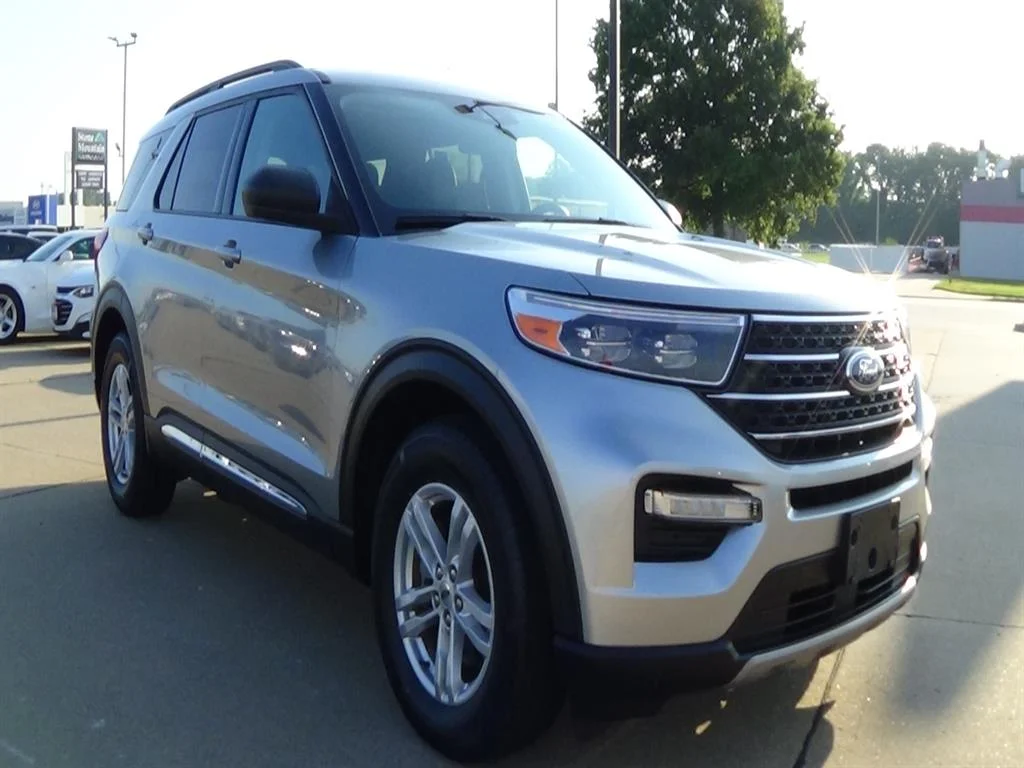 Certified Used 2024 Iconic Silver (js) Ford XLT image 4