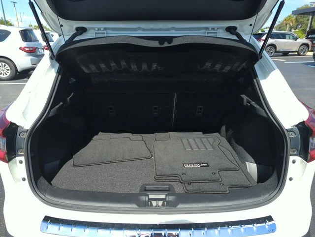 Used 2022 White Nissan SV image 19