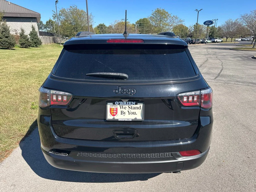 Used 2021 Diamond Black Jeep Latitude image 6
