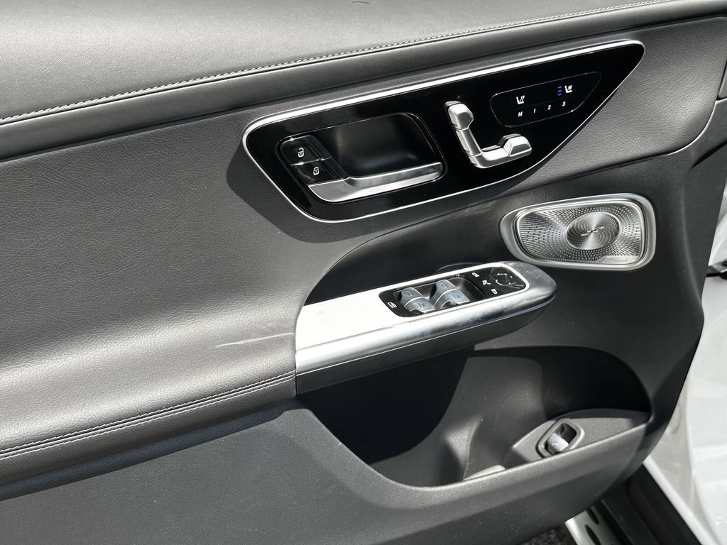 New 2027 MANUFAKTUR Moonlight White Metallic Mercedes-Benz AMG® GLC 53 image 47