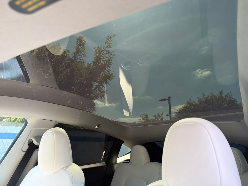 Used 2023  Tesla Performance image 11
