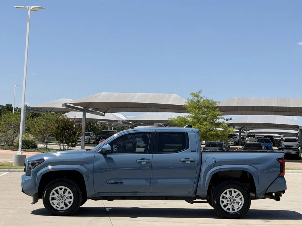 Used 2026 Blue Toyota SR5 image 3