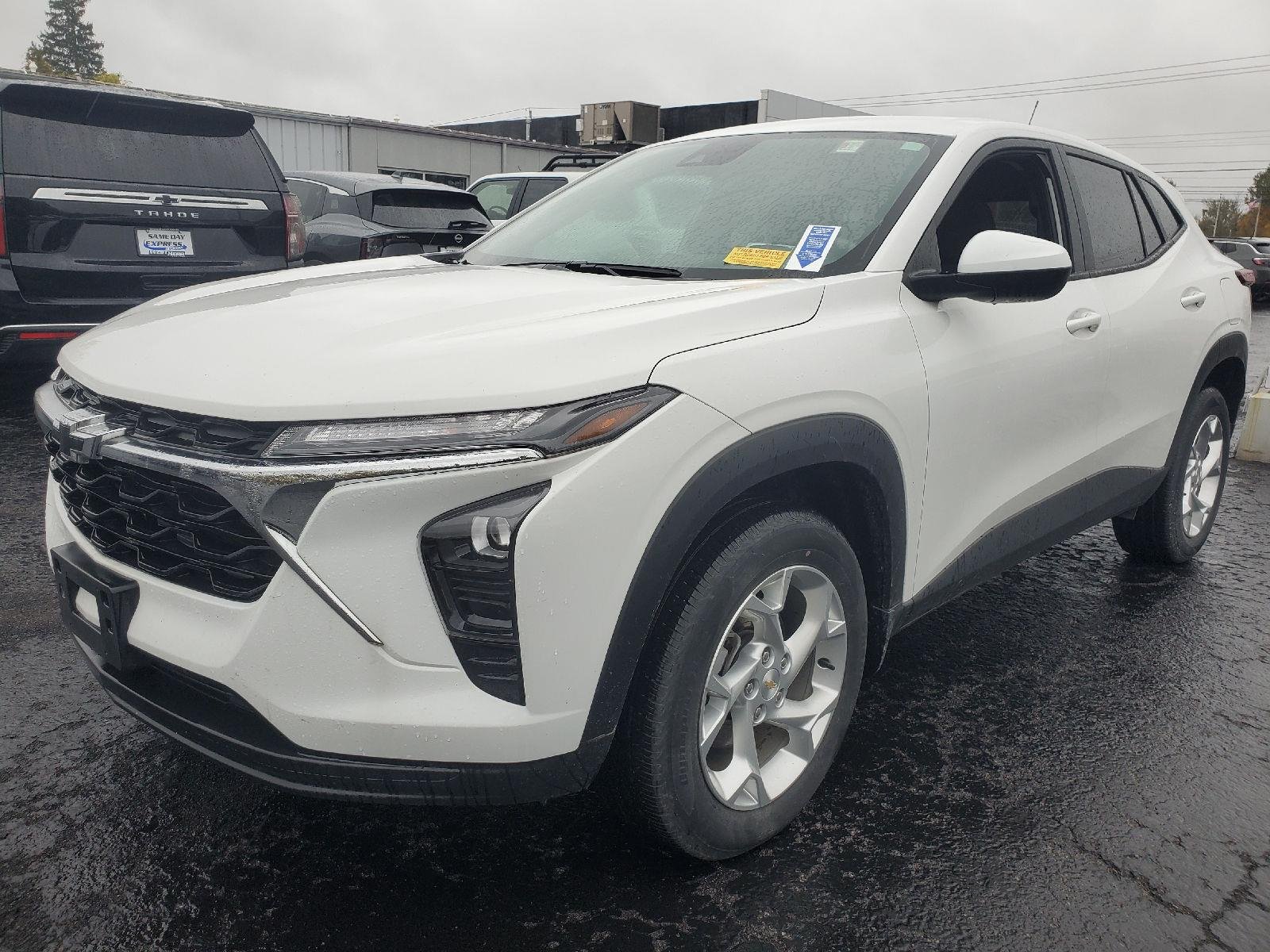 Used 2024 Summit White Chevrolet LS image 4