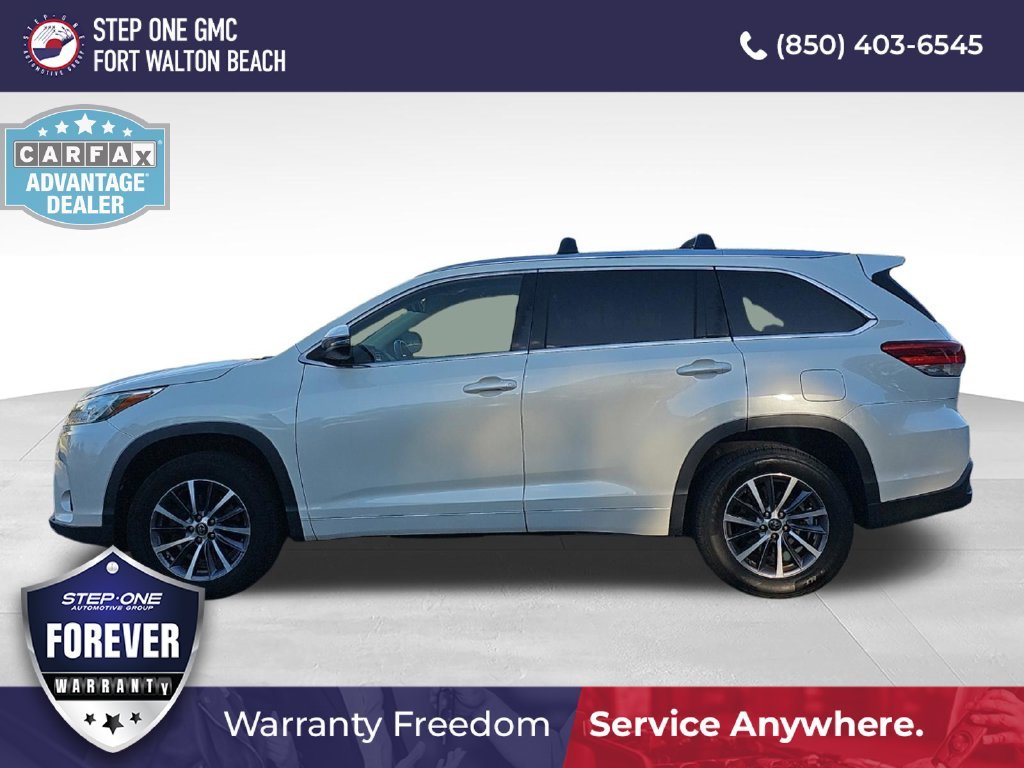 Used 2017 White Toyota XLE image 8