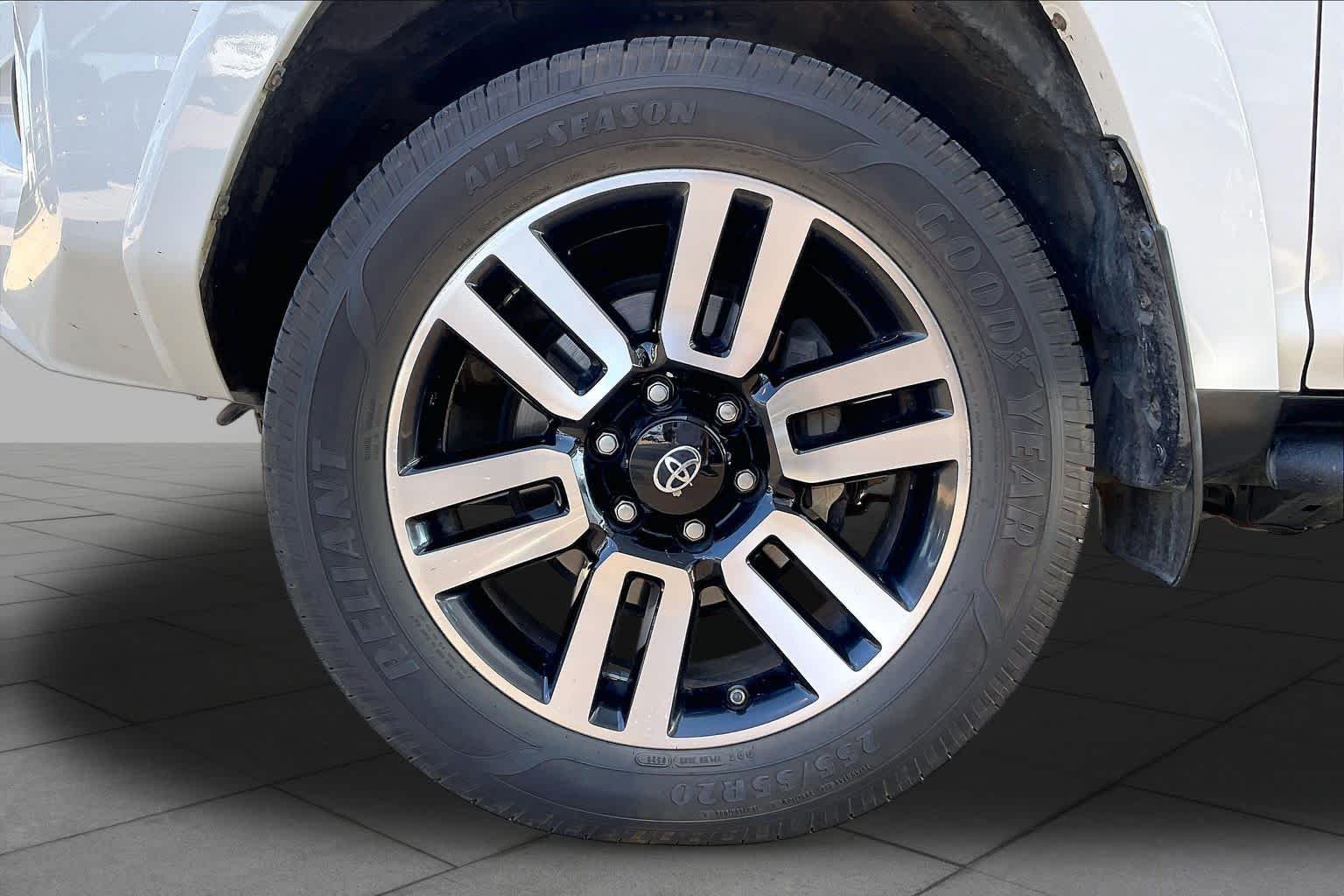 Used 2019 Super White Toyota SR5 image 11