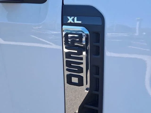 New 2026 Oxford White Ford XL image 15