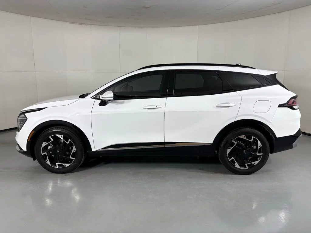 Used 2023 White Kia SX-Prestige image 5
