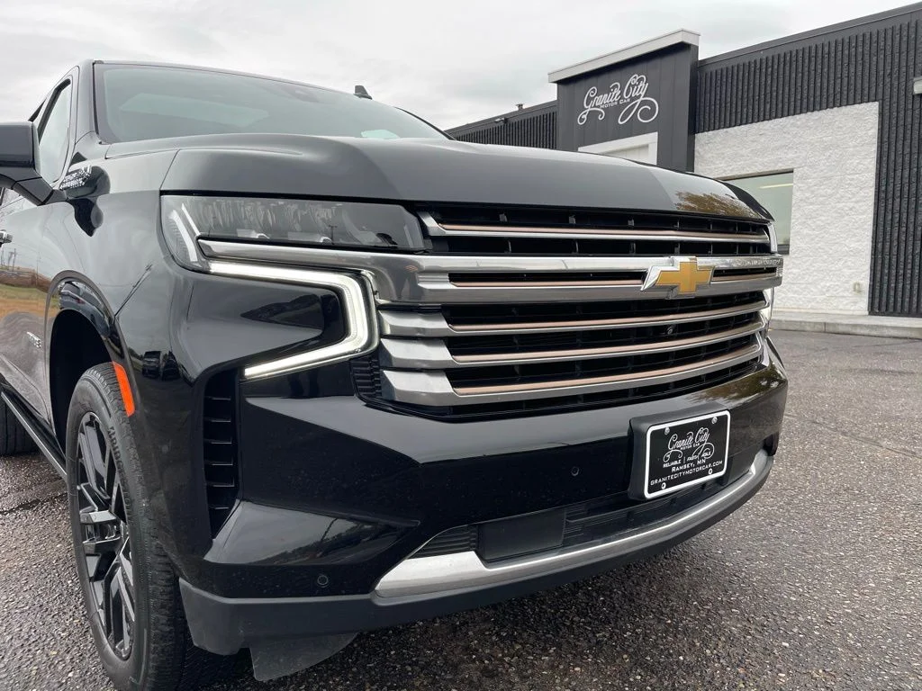 Used 2021  Chevrolet High Country image 13