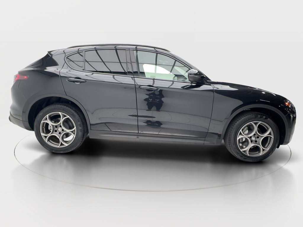 2025 Alfa Romeo Stelvio Base - Photo 5