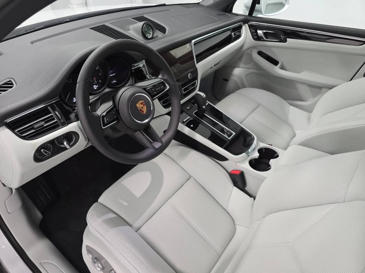 New 2026 Carrara White Metallic Porsche  image 4