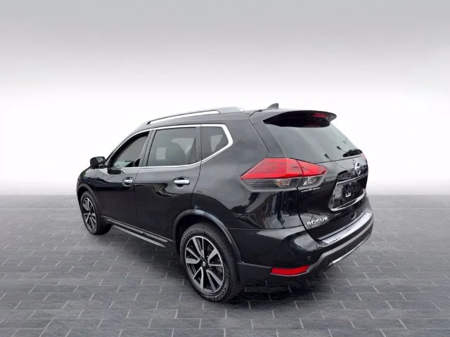 Used 2019 Black Nissan SL image 5