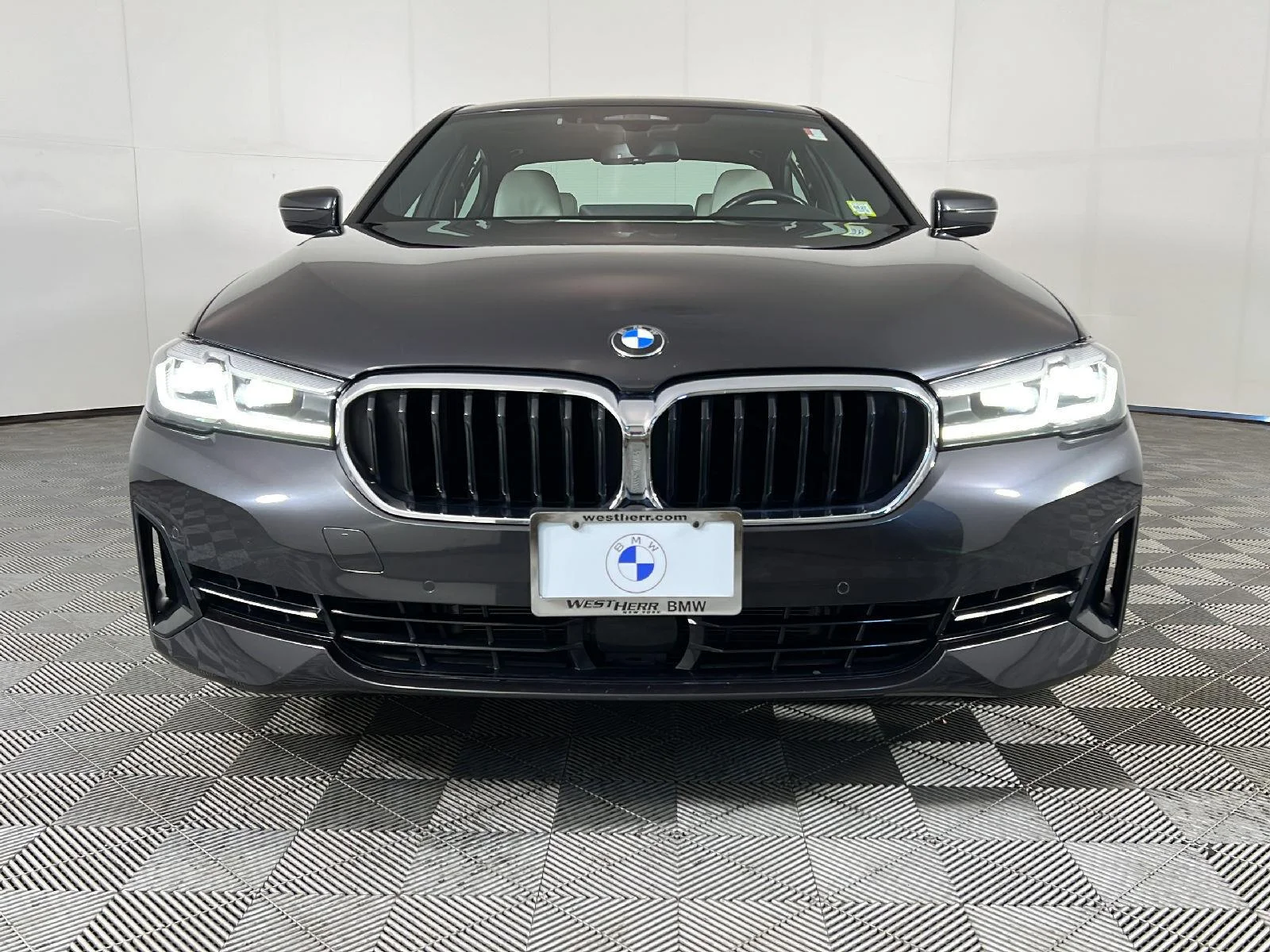 Used 2022 Dark Graphite Metallic BMW 540i xDrive image 13