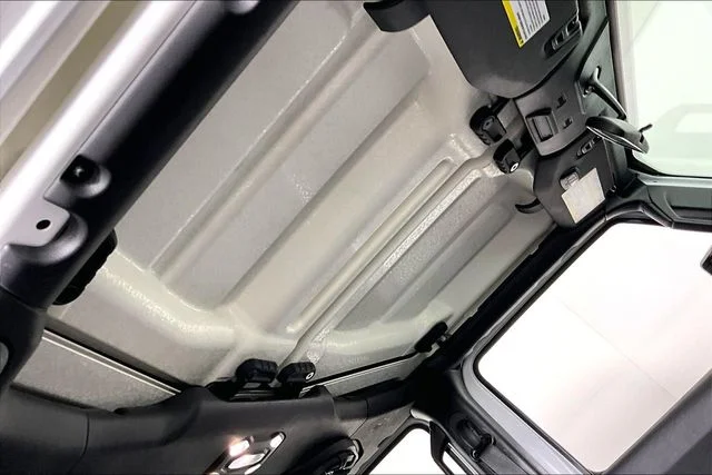 Used 2021 White Jeep Mojave image 26