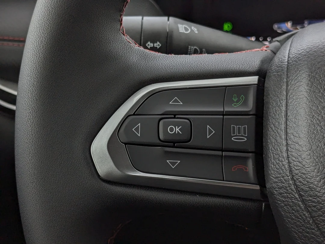 New 2026 White Jeep Trailhawk - - 4x4 - Sun Sound & Nav Group - Pano Roof - Alpine Speakers & More! image 17