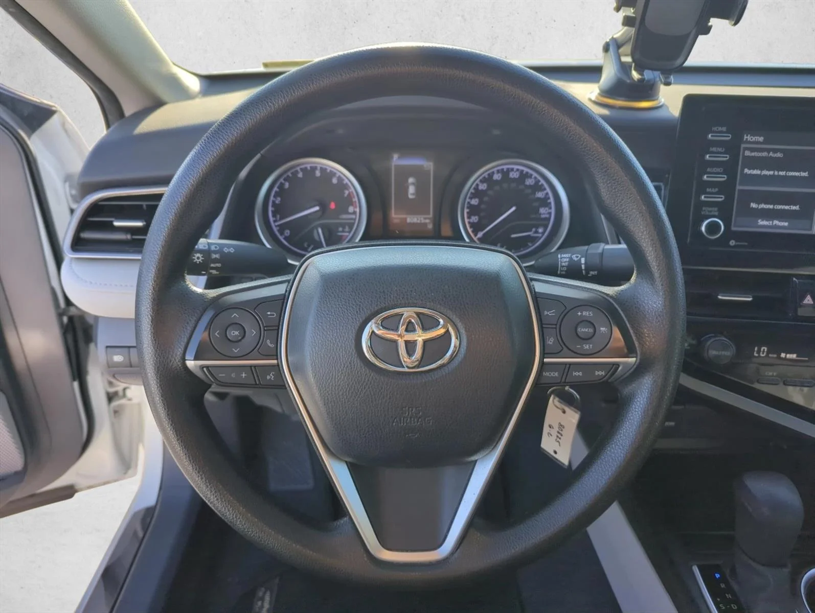 Used 2022 White Toyota LE image 14