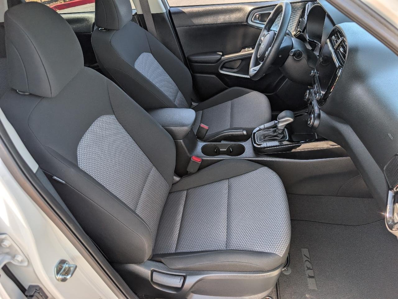 Used 2023 Clear White w/Black Roof Kia S image 6