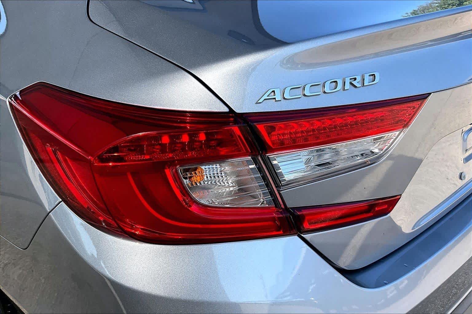 Used 2019 Lunar Silver Metallic Honda LX 1.5T image 28