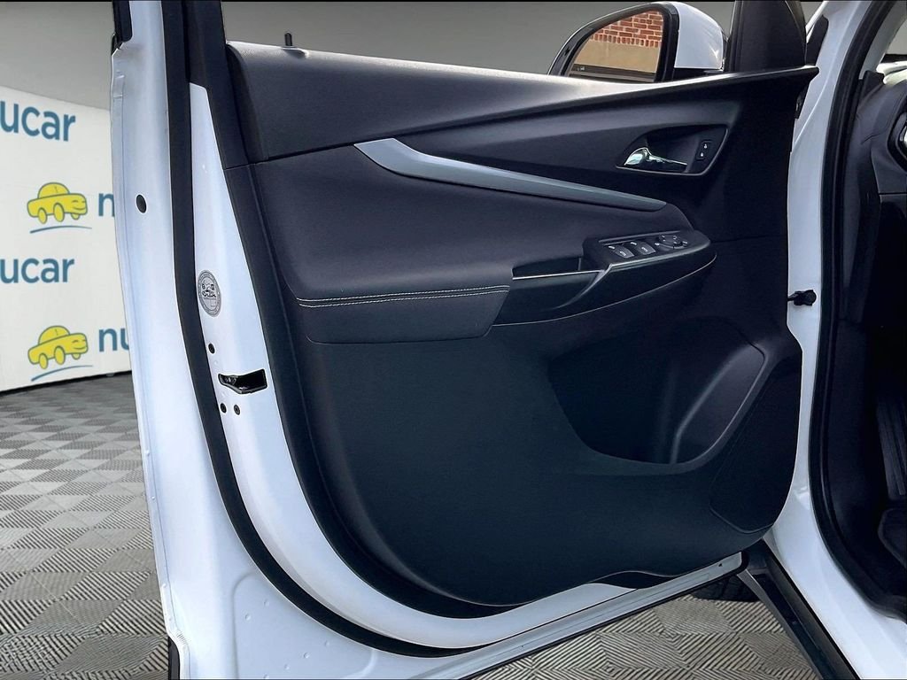 Used 2022 White Chevrolet LT image 9