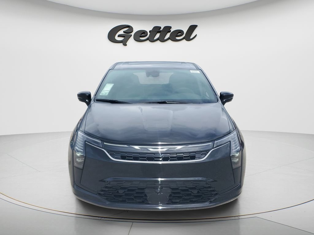 New 2027 Diamond Black Crystal Pearl-Coat Exterior Paint Chrysler Limited image 2