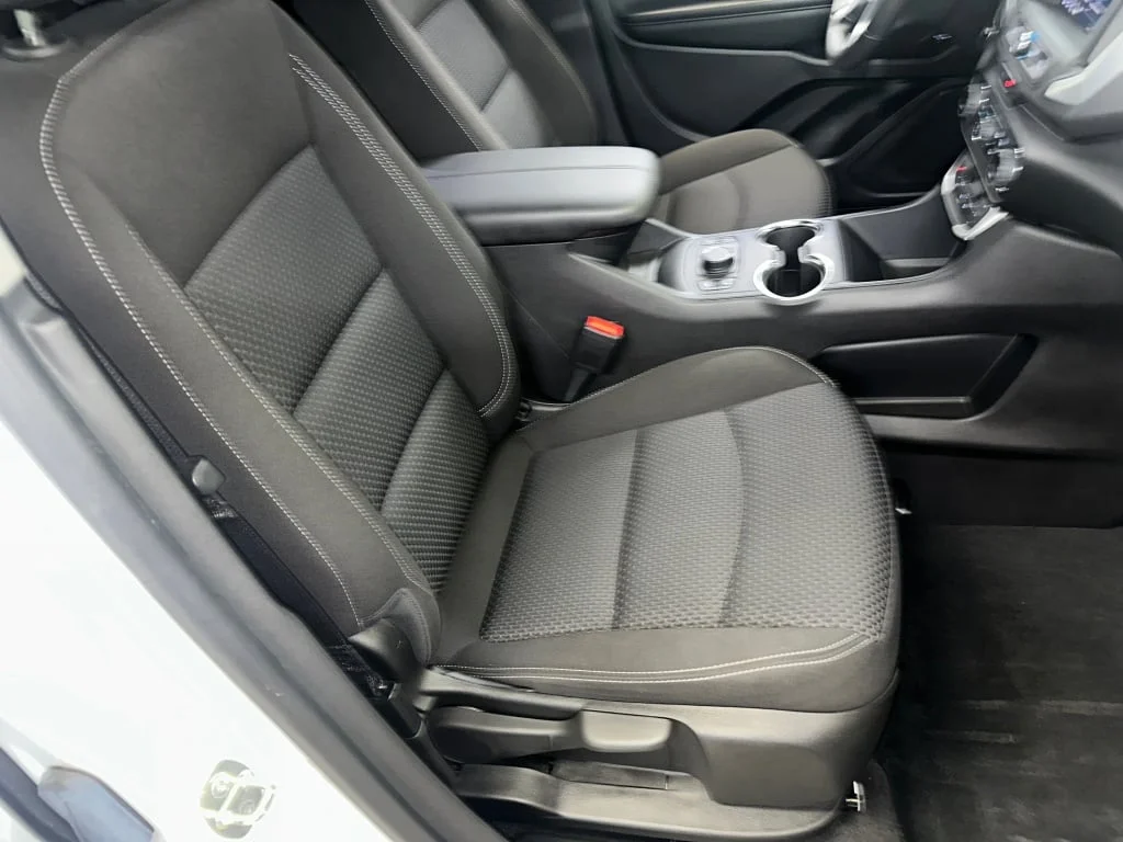 Used 2023 Summit White GMC SLE image 32