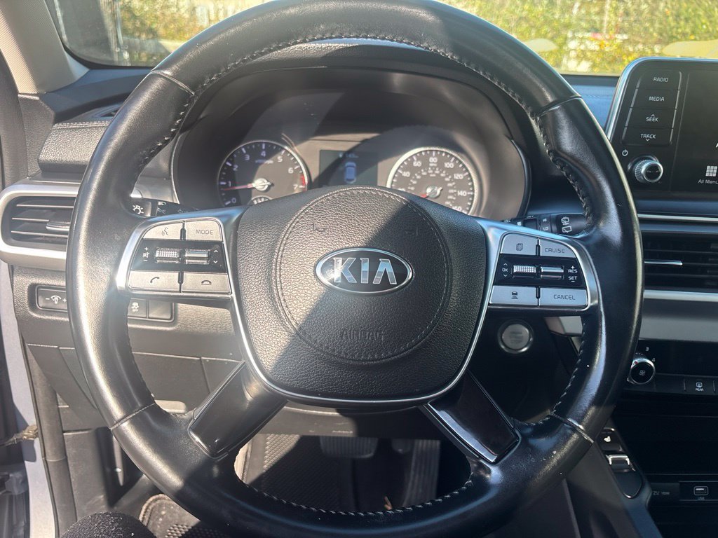 Used 2020 Silver Kia S image 15