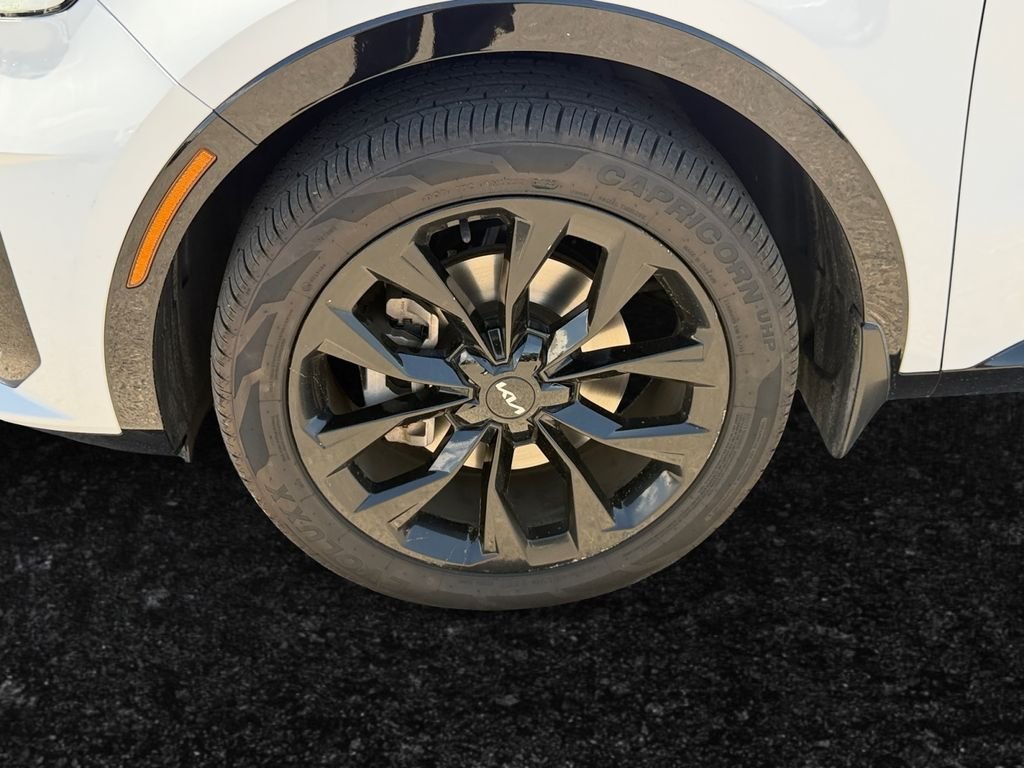 Used 2023 White Kia SX image 24