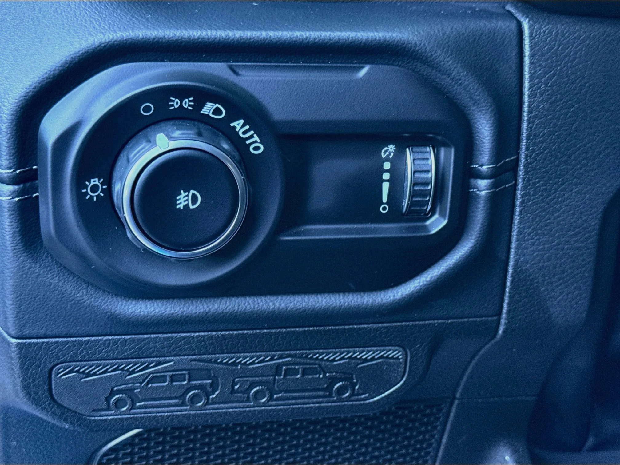 Certified Used 2025 Hydro Blue Pearlcoat Jeep Sahara image 11
