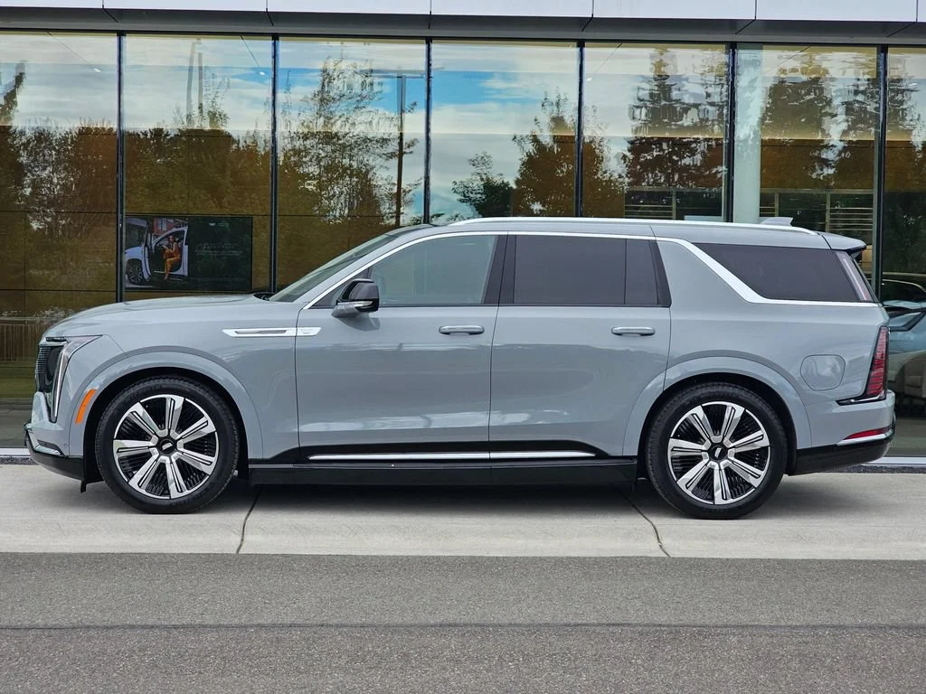 New 2026 Luna Metallic Cadillac Luxury image 2