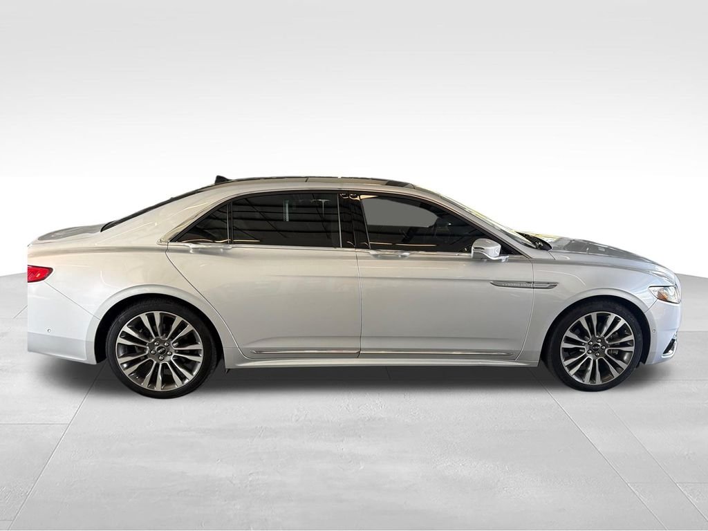 Used 2019 Silver Lincoln Reserve image 6