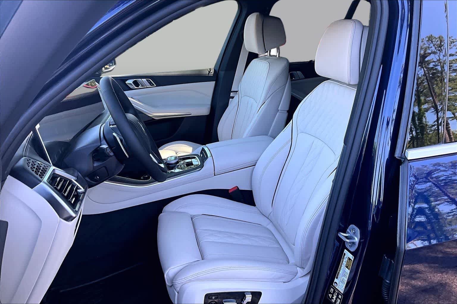 New 2026 Tanzanite Blue II Metallic BMW xDrive40i image 9