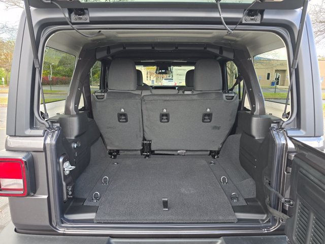 New 2026 Granite Crystal Metallic Clear-Coat Exterior Paint Jeep Sport S image 30