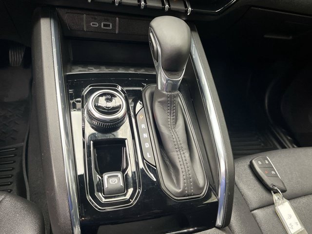 Used 2024 Summit White GMC 4WD Elevation image 26