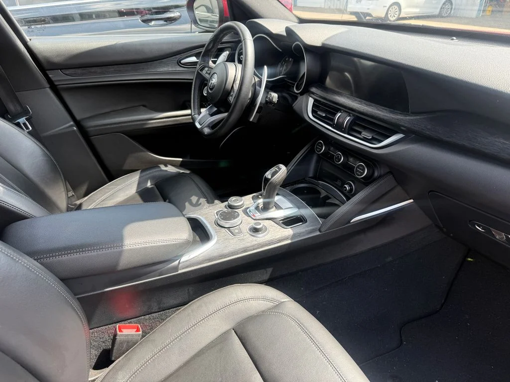 Used 2023 Red Alfa Romeo Sprint image 12
